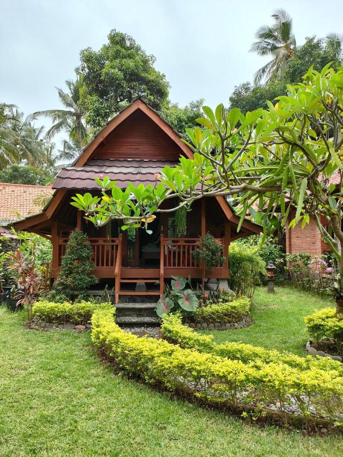 The Lumbung Tejakula Hotel Exterior photo