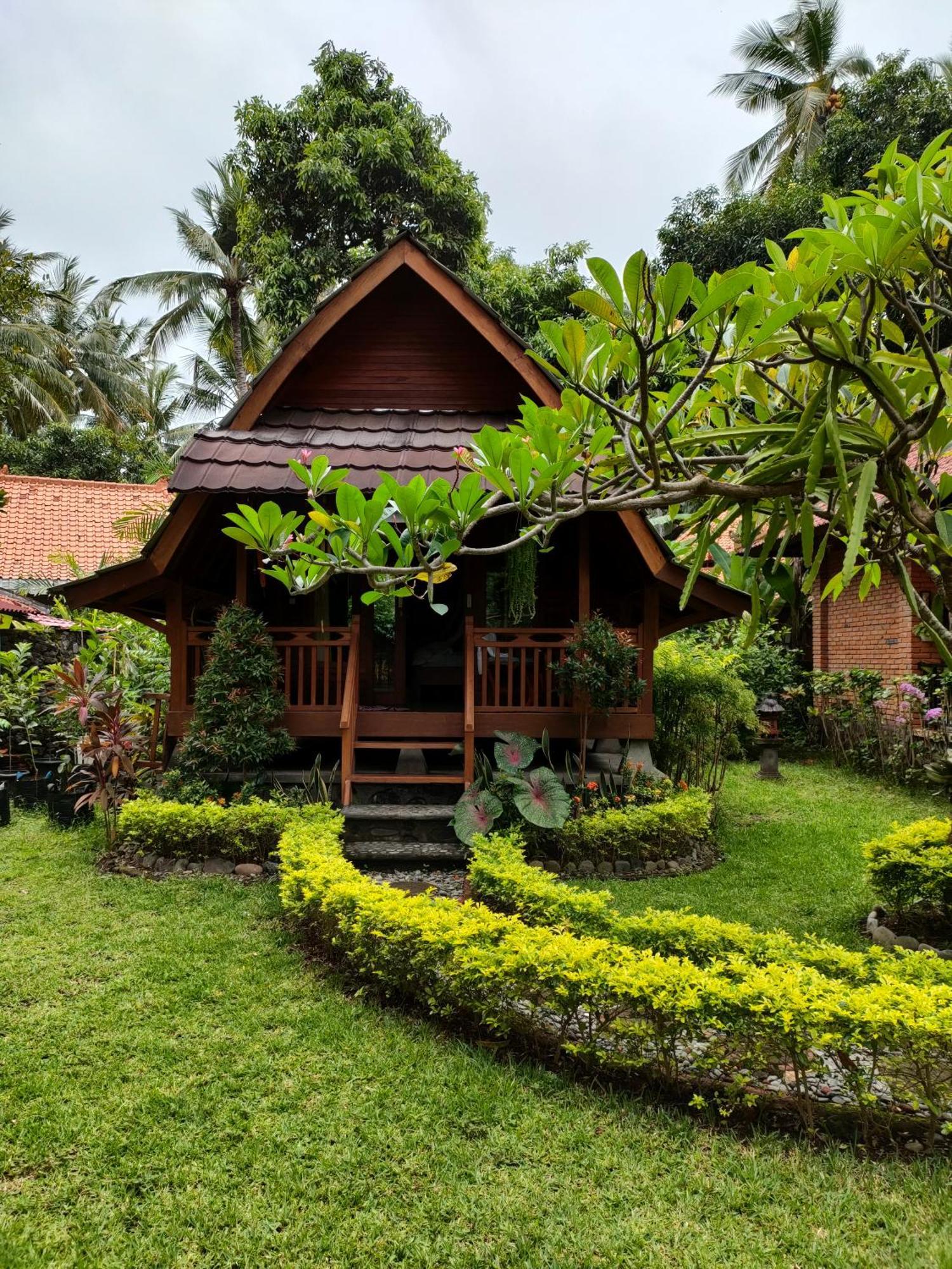 The Lumbung Tejakula Hotel Exterior photo